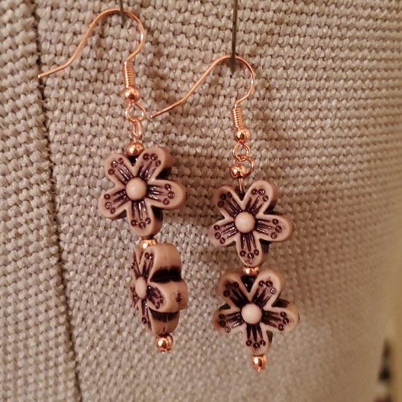 Ladies Custom Handcrafted Earrings - Picture 3 of 4